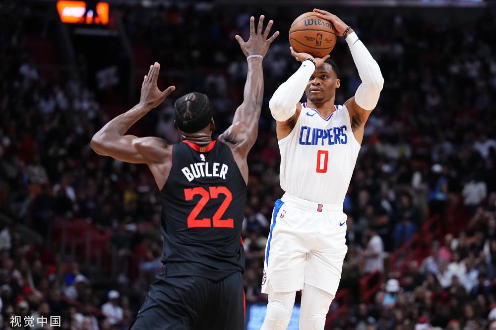 时做出反应 时做出反应