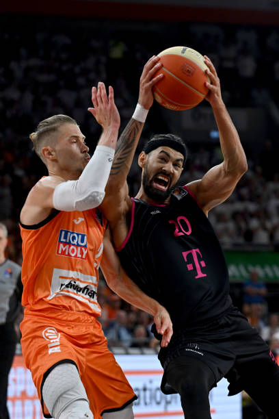 工作人员的 工作人员的