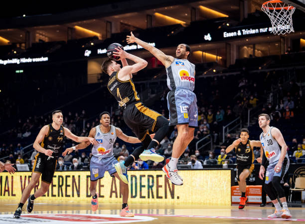 浓眉率队冲 浓眉率队冲